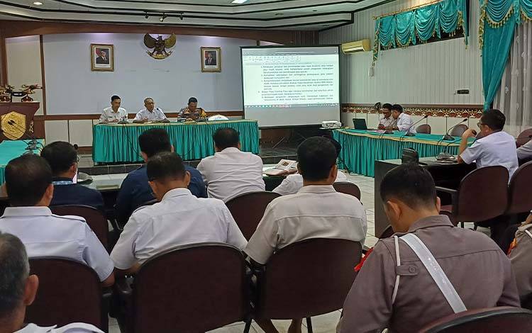 Rapat koordinasi Pemerintah Kabupaten Kotawaringin Timur terkait kesiapan arus mudik lebaran, Rabu, 26 Maret 2025. (FOTO: DEWIP)