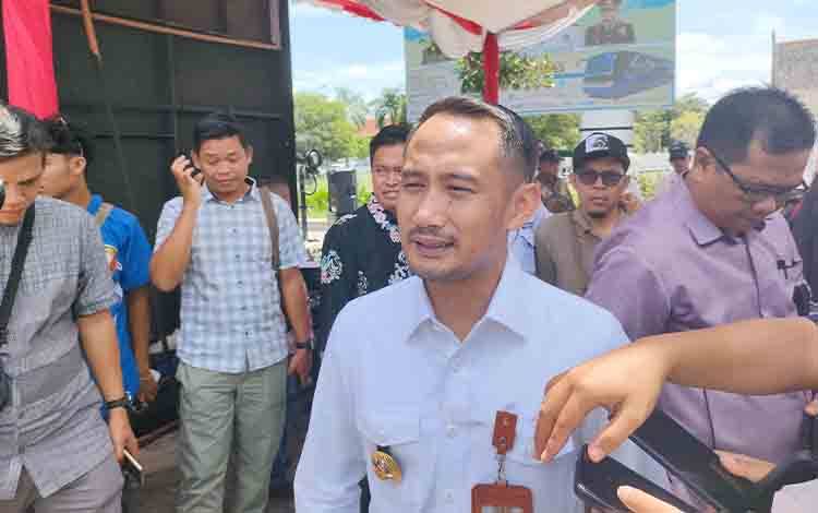 Wali Kota Palangka Raya Fairid Naparin. (FOTO: PATHUR)