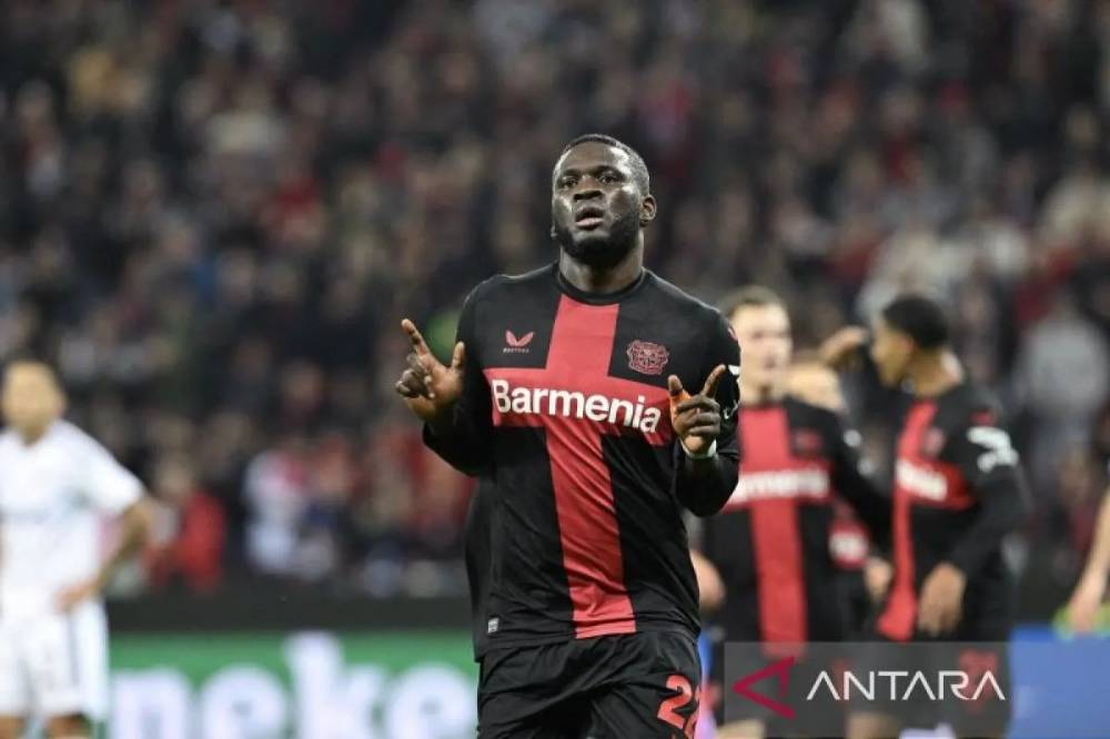 Penyerang Bayer Leverkusen asal Nigeria #22 Victor Boniface merayakan gol 3-1 dalam pertandingan sepak bola Grup H Liga Eropa UEFA antara Bayer 04 Leverkusen dan Qarabag FK di Leverkusen, Jerman barat pada 26 Oktober 2023. (ANTARA/AFP/Ina Fassbender)
