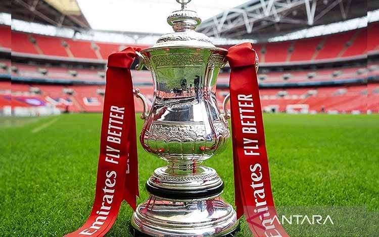 Ilustrasi - Trofi Piala FA di Stadion Wembley. ANTARA/TheFA.com