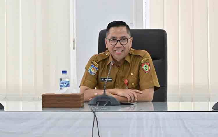 Kepala Bapperida Provinsi Kalteng Leonard S. Ampung saat menyampaikan arahan, Selasa, 8 April 2025. (FOTO:IST)