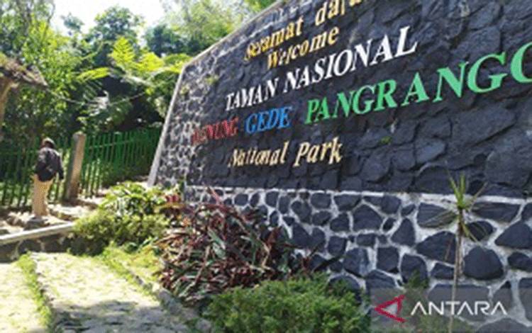 Pintu masuk Gunung Gede-Pangrango di kawasan Cibodas, Kecamatan Cipanas, Cianjur, Jawa Barat. ANTARA/Ahmad Fikri