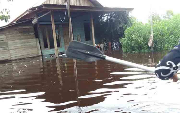 Banjir di Palangka Raya. (FOTO: MARINI)