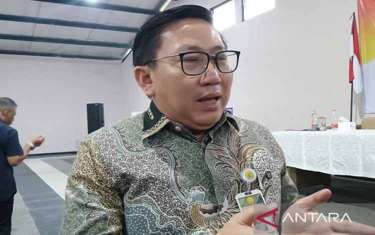 Direktur Jenderal Peternak dan Kesehatan Hewan Kementerian Pertanian (Kementan) Agung Suganda saat memberi keterangan pers kepada wartawan di Temanggung, Jumat (25/4/2025). ANTARA/Heru Suyitno