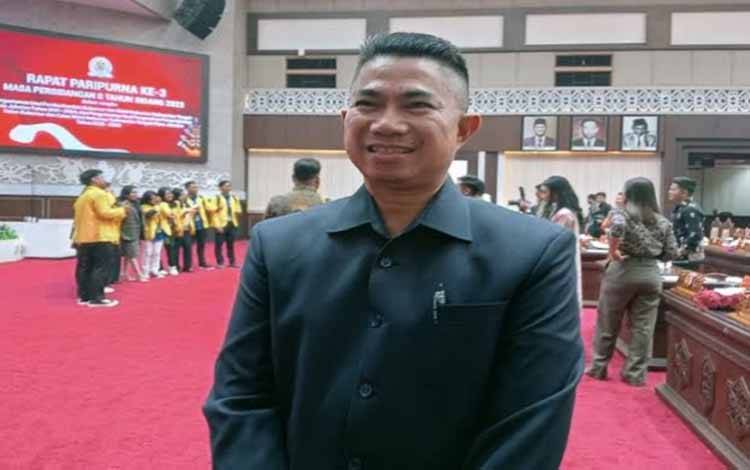 Sekretaris Komisi II DPRD Kalteng Junaidi (Foto : PATHUR)