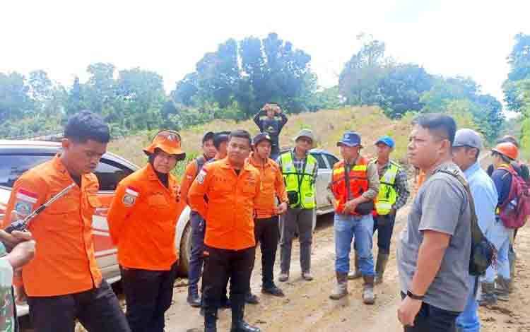 Tim SAR Gabungan berhasil menemukan Hendri Simanjuntak, seorang pekerja yang sempat dilaporkan hilang sejak Rabu 23 April 2025 di area sekitar Perkebunan Sawit PT CTI dan kawasan hutan PT Austral Byna, Desa Sikui, Kecamatan Teweh Baru, Kabupaten Barito Utara. (Foto: Dhani)