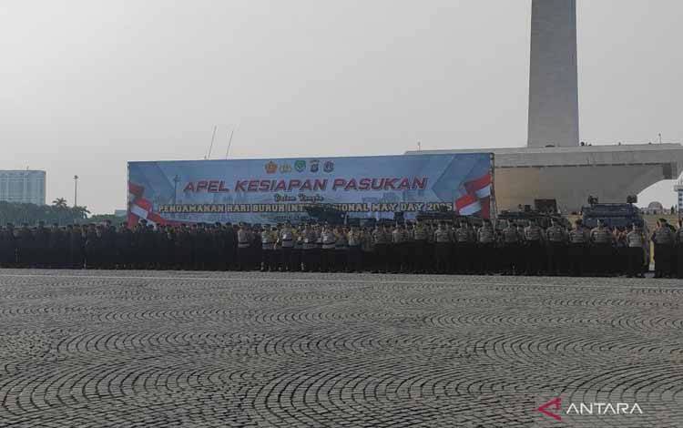 Kapolda Metro Jaya Irjen Karyoto saat ditemui usai Apel Kesiapan Pasukan Dalam Rangka Pengamanan Hari Buruh Internasional May Day 2025, di Lapangan Monas, Selasa (29/4/2025). ANTARA/Ilham Kausar