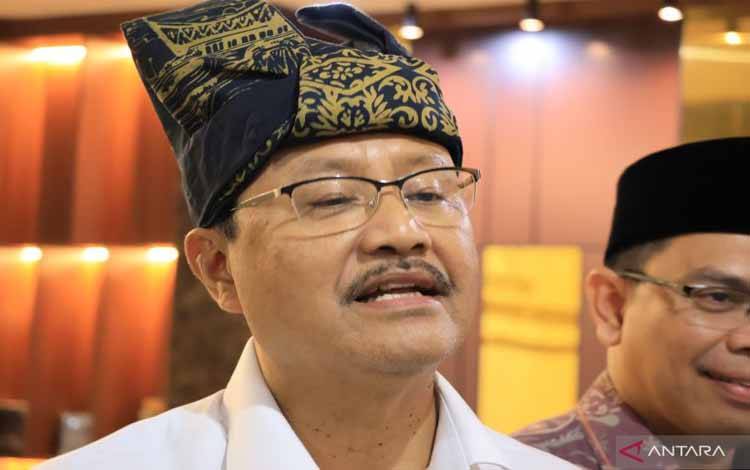 Menteri Sosial Saifullah Yusuf saat diwawancarai di Padang, Selasa (29/4/2025). ANTARA/Muhammad Zulfikar