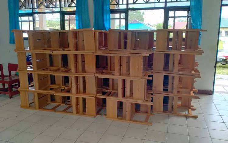 Kursi meja disatuan pendidikan Kota Palangka Raya. (Foto: MARINI)