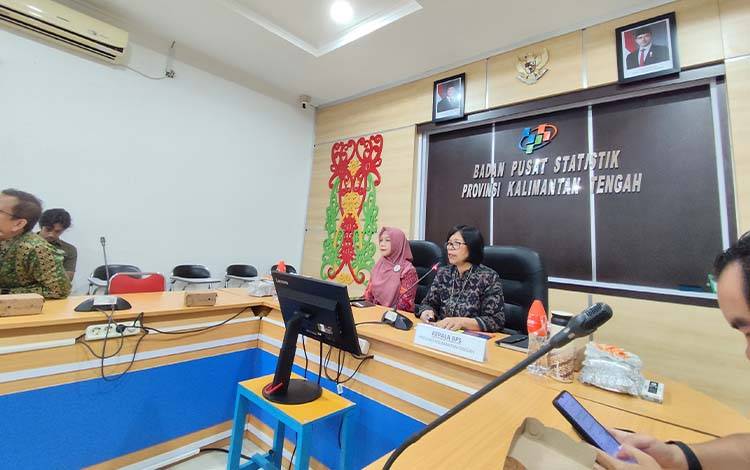 Penyampaian berita statistik oleh BPS Provinsi Kalimantan Tengah. (FOTO: TESTI PRISCILLA)