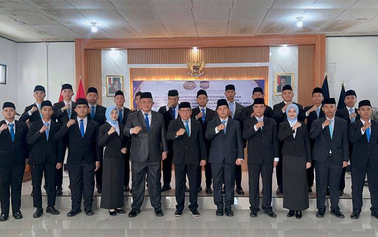 Foto bersama saat rangkaian pelantikan pejabat struktural dan CPNS di Aula Kanwil Ditjenpas Kalteng, Kamis, 8 Mei 2025. (FOTO: IST)
