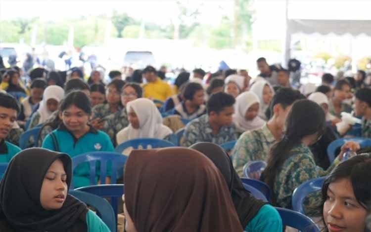 Mahasiswa dan pelajar se-Kalteng saat menghadiri Gerakan 7 Kebiasaan Anak Indonesia Hebat dan Gebyar Pendidikan Unggul Muhammadiyah untuk Kalteng Lebih Berkah. (FOTO:TM)