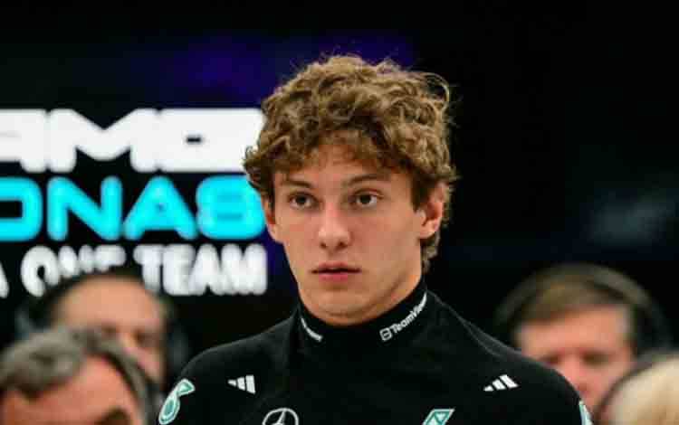 Pembalap Mercedes Andrea Kimi Antonelli. (AFP/GIUSEPPE CACACE)