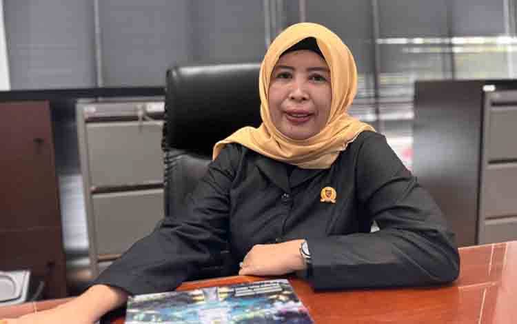 Anggota Komisi II DPRD Kalteng Noor Fazariah Kamayanti. (FOTO: PATHUR)