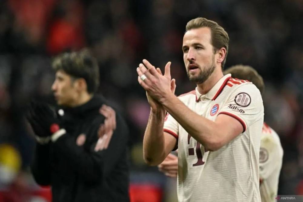 Gelandang Bayern Muenchen Harry Kane saat pertandingan Bundesliga antara Bayer Leverkusen dan Bayern Muenchen di Leverkusen pada 15 Februari 2025. (ANTARA/AFP/INA FASSBENDER)