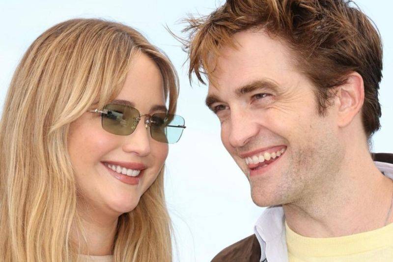 Aktris Jennifer Lawrence dan aktor Robert Pattinson saat di Cannes untuk film terbarunya "Die, My Love". (Instagram/festivaldecannes)