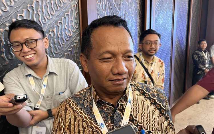 Direktur Jenderal Mineral dan Batu Bara (Minerba) Kementerian ESDM Tri Winarno ketika ditemui di IPA Convention & Exhibition, Tangerang, Banten, Selasa (20/5/2025). (ANTARA/Putu Indah Savitri)