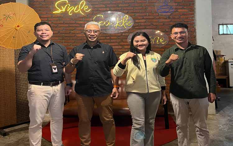 Pemuda Katolik Komisariat Cabang Kota Palangka Raya mengadakan diskusi santai bersama Kepala Perwakilan Bursa Efek Indonesia atau BEI Wilayah Kalimantan Tengah.(FOTO: TESTI PRISCILLA)