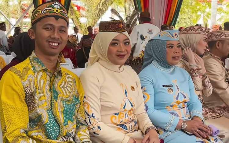 Wakil Ketua II DPRD Kalteng Riska Agustin (tengah) (Foto : IST)