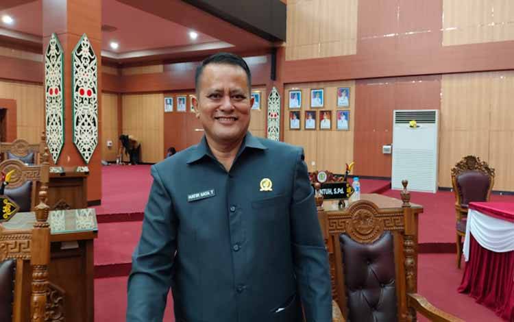 Anggota Komisi I DPRD Palangka Raya, Hatir Sata Tarigan (Foto:MARINI)