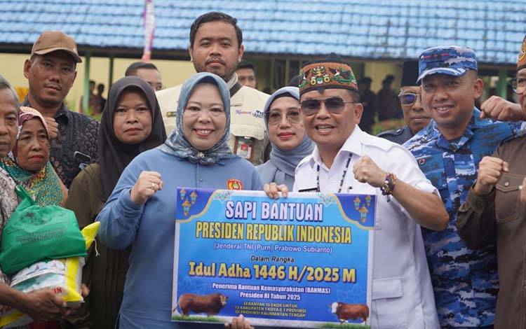 Gubernur Kalteng bersama Bupati Kobar. (FOTO: RZL)