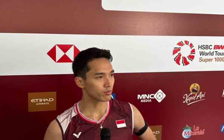 Pebulu tangkis tunggal putra Indonesia Jonatan Christie seusai pertandingan babak 16 besar Indonesia Open 2025 di Istora Senayan, Jakarta, Kamis (5/6/2025). (ANTARA/FAJAR SATRIYO)