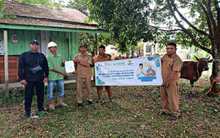PT CBI Group Serahkan Bantuan 17 Sapi Kurban di Pulang Pisau
