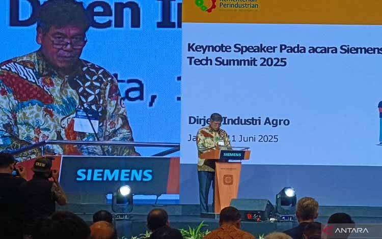 Direktur Jenderal Industri Agro Kemenperin Putu Juli Ardika dalam acara Siemens Tech Summit di Jakarta, Rabu (11/6/2025). (ANTARA/Muzdaffar Fauzan)