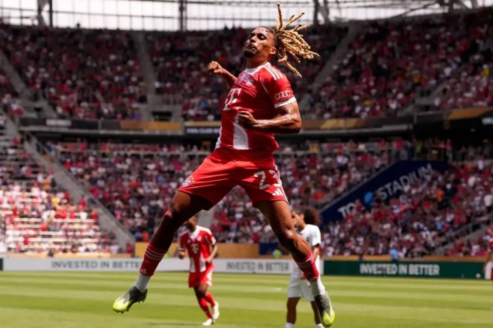 Pemain Bayern Muenchen Sacha Boey merayakan gol yang dibuatnya ke gawang Auckland City pada laga Grup D, Grup C Piala Dunia Antarklub 2025 di Stadion TQL, Cincinnati, Amerika Serikat, Minggu (15/6/2025) waktu setempat. Pertandingan itu dimenangan Muenchen dengan skor telak 10-0. (ANTARA/FIFA)