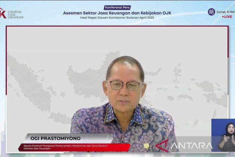 Tangkapan layar - Kepala Eksekutif PPDP OJK Ogi Prastomiyono menyampaikan paparannya dalam konferensi pers daring RDKB OJK April 2025 yang diikuti dari Jakarta, Jumat (9/5/2025). (ANTARA/Uyu Septiyati Liman)