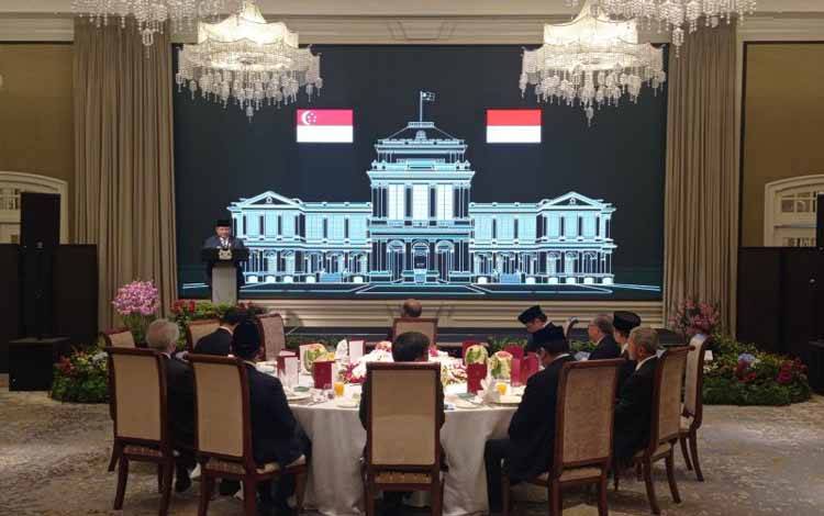 Presiden Prabowo Subianto saat menyampaikan pidato sambutan di Parliament House, Singapura, Senin (16/6/2025), dalam agenda kunjungan kenegaraan. (ANTARA/HO-Sekretariat Presiden)