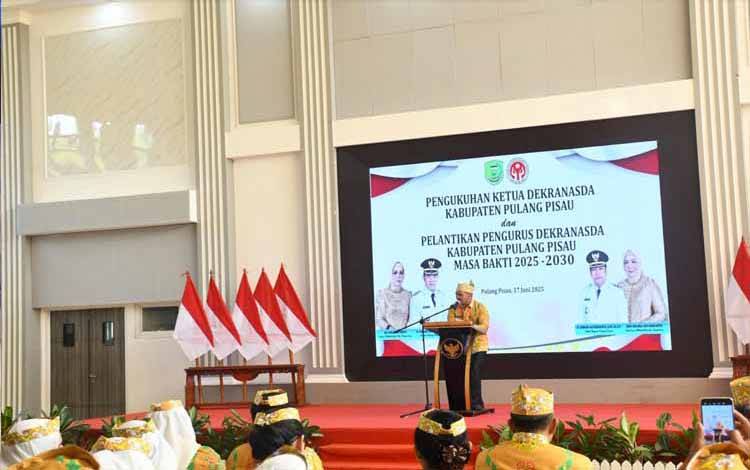 Bupati Pulpis menyampaikan sambutan, Selasa 17 Juni 2025 sore. ( FOTO : RETHA)