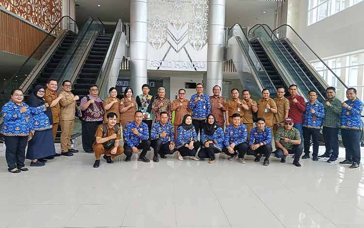 Kunjungan kaji tiru Pemkab Barito ke RSUD Hanau di Kabupaten Seruyan, Selasa, 17 Juni 2025. (FOTO: AGUSTINUS BOLE MALO)