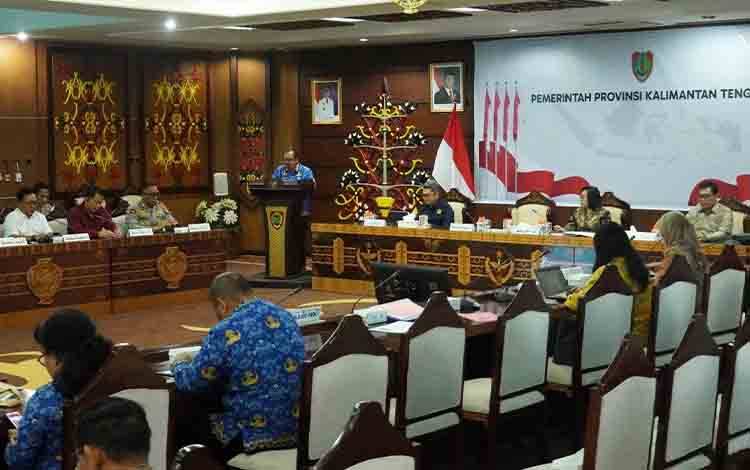 Asisten Perekonomian dan Pembangunan Herson B. Aden saat rangkaian audiensi dan diskusi antara Pemprov Kalteng dan Komisi Nasional (Komnas) Hak Asasi Manusia (HAM) RI. (FOTO:SETDA KALTENG)
