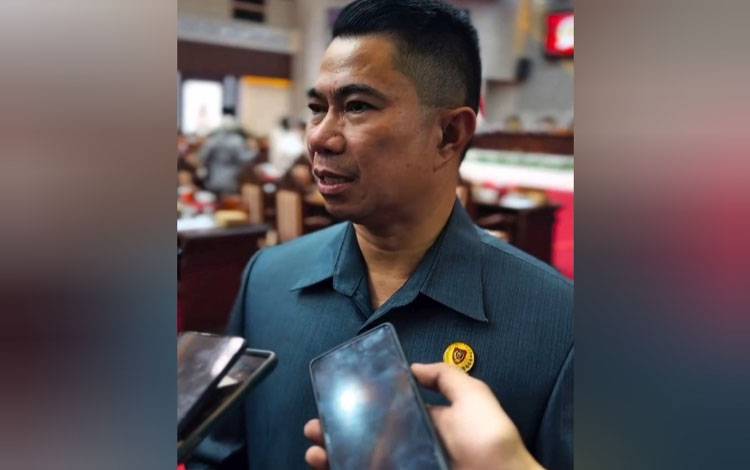 Sekretaris Komisi II DPRD Kalteng Junaidi (Foto : PATHUR)
