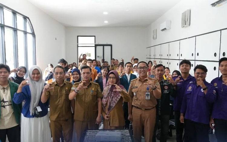 Diskominfo SP Palangka Raya saat menggelar kegiatan sosialisasi lapor kepada mahasiswa dan mahasiswi Palangka Raya (Foto : Diskominfo SP Palangka Raya)
