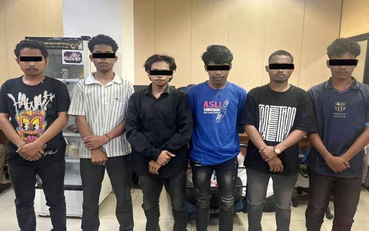 Para tersangka pelaku unjuk rasa anarkis. ANTARA/HO-Humas Polres Metro Jakarta Pusat