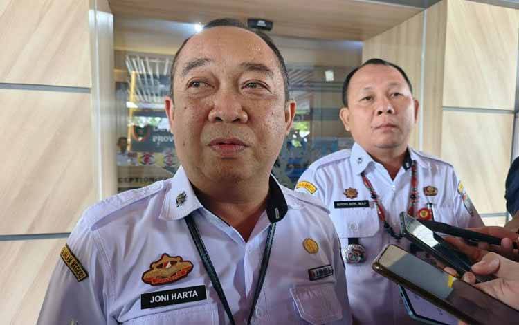Kepala DLH Kalteng Joni Harta dan Kepala DPMPTSP Kalteng Sutoyo, Rabu (25/6/2025). ANTARA/Muhammad Arif Hidayat