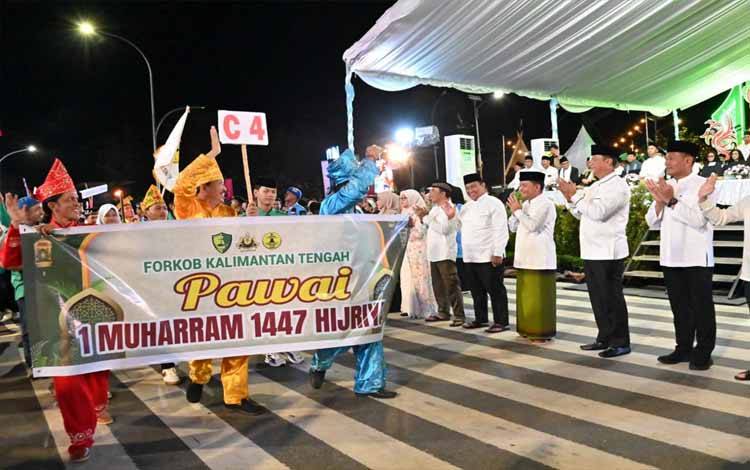 Pawai menyongsong tahun baru islam 1447 H di Bundaran Besar Palangka Raya. (FOTO:SETDA KALTENG)