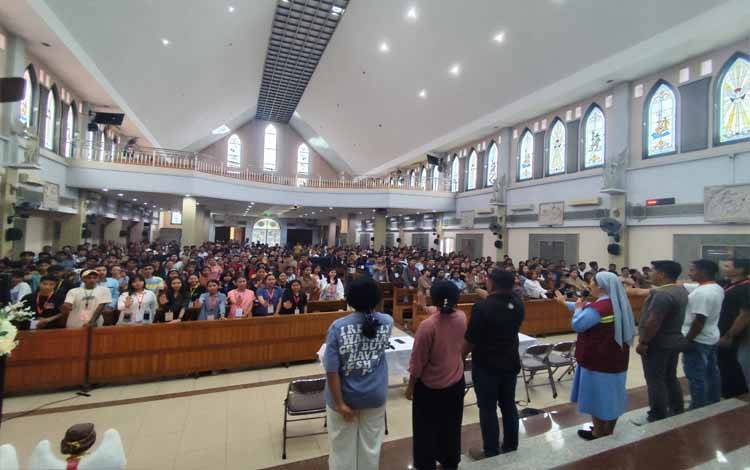 Orang Muda Katolik atau OMK diajak mendeklarasikan Tolak TPPO dalam gelaran Temu OMK se-Dekenat Kotawaringin Timur, Sabtu, 28 Juni 2025.(FOTO: TESTI PRISCILLA)