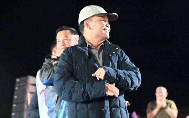 Gubernur Kalimantan Tengah Agustiar Sabran hadir secara langsung di acara Car Free Night Huma Betang di Bundaran Besar Palangka Raya. (FOTO: SETDA KALTENG)
