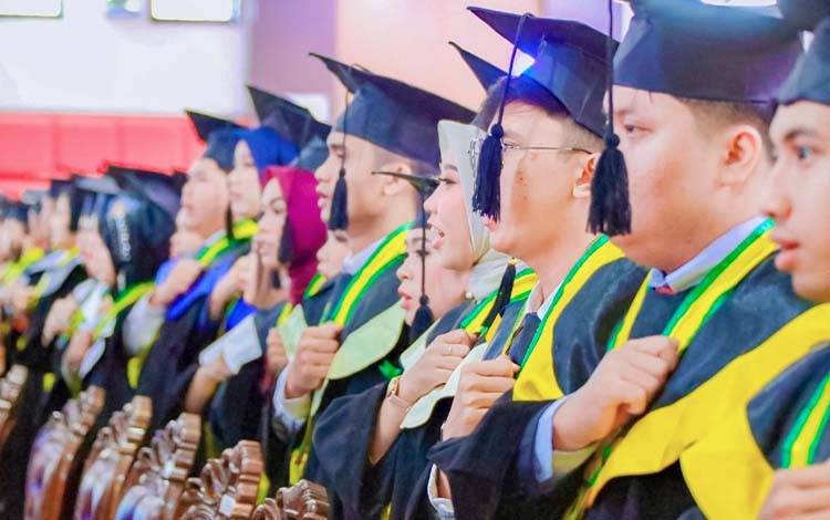 Wisuda Program Pascasarjana dan Sarjana Universitas Palangka Raya Periode Juni Tahun 2025. (FOTO: FRY)