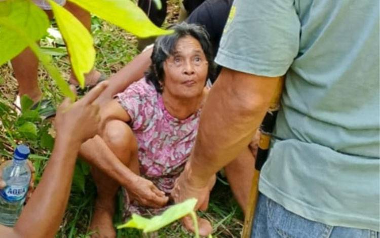Mariati (71), lansia asal RT 04 Kelurahan Taniran Kabupaten Barito Timur, yang dilaporkan hilang, akhirnya ditemukan Minggu, 6 Juli 2025. (FOTO: IST)
