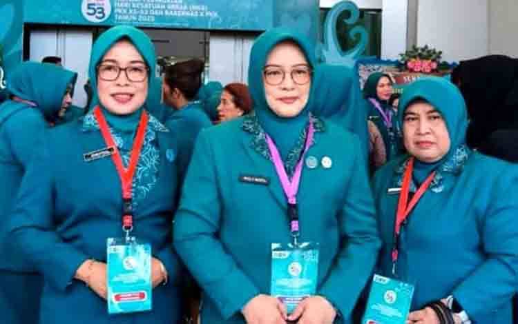Pj Ketua TP PKK Barito Utara, Ny Melly Novita Indra Gunawan menghadiri peringatan Hari Kesatuan Gerak (HKG) ke-53 PKK sekaligus Rakernas X PKK tahun 2025 yang dilaksanakan di Convention Hall Samarinda, Kalimantan Timur. (Foto: Dhani)