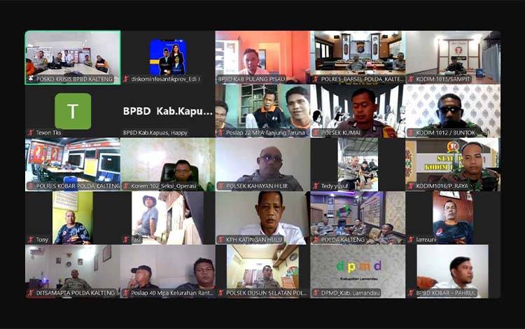 Suasana Rapat Evaluasi Bulanan Satgas Pengendali Karhutla melalui zoom meeting. (FOTO: BPBD KALTENG)