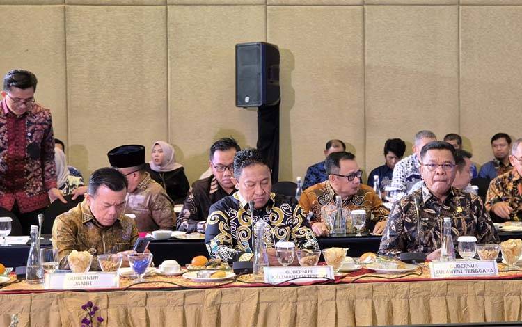 Wakil Gubernur Kalteng H. Edy Pratowo saat menghadiri Rakor Gubernur di Borneo Ballroom Hotel Novotel, Klandasan Ulu, Balikpapan, Kalimantan Timur. (FOTO: SETDA KALTENG)
