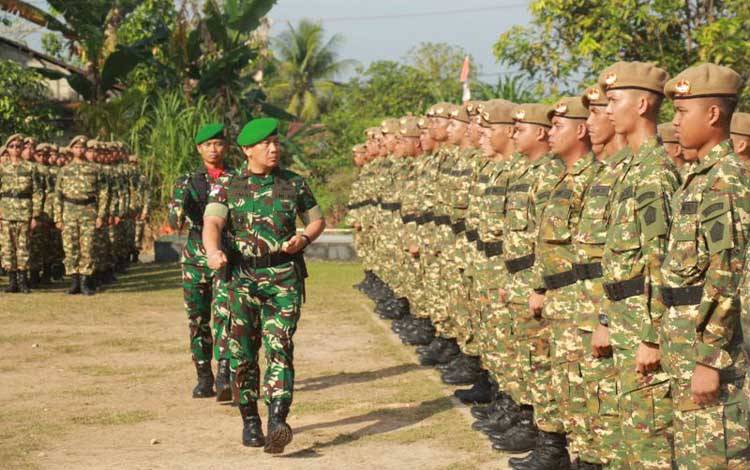 Penutupan Pendidikan Dasar Militer Dan Pelatihan Manajerial Serta Penetapan Komcad SPPI Batch-3 Tahun 2025 di Lapangan Bhineka Tunggal Ika Dodik Bela Negara Rindam XII/Tpr Kota Singkawang, Sabtu, (12/7/2025) (ANTARA/Narwati)
