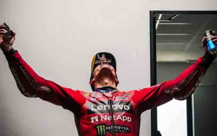 Juara dunia enam kali, Marc Marquez, mengungguli adik kandungnya, Alex Marquez, untuk memenangi Grand Prix Aragon di Motorland Aragon, Alcaniz, Spanyol, Minggu (8/6/2025). motogp.com/pri. (motogp.com)
