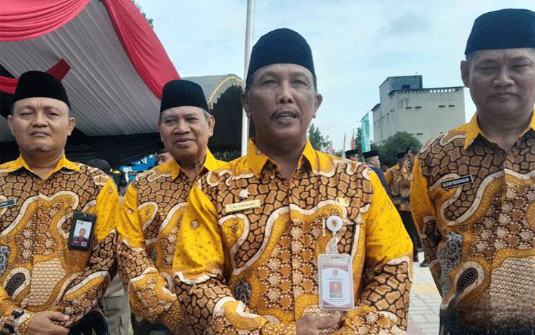 Asisten I Setda Kobar Tengku Alisjahbana usai kegiatan peringatan Hari Koperasi ke 78 yang digelar Pemkab Kobar di Lapangan Senggora Kecamatan Kumai, Kamis, 17 Juli 2025. (FOTO: IST)