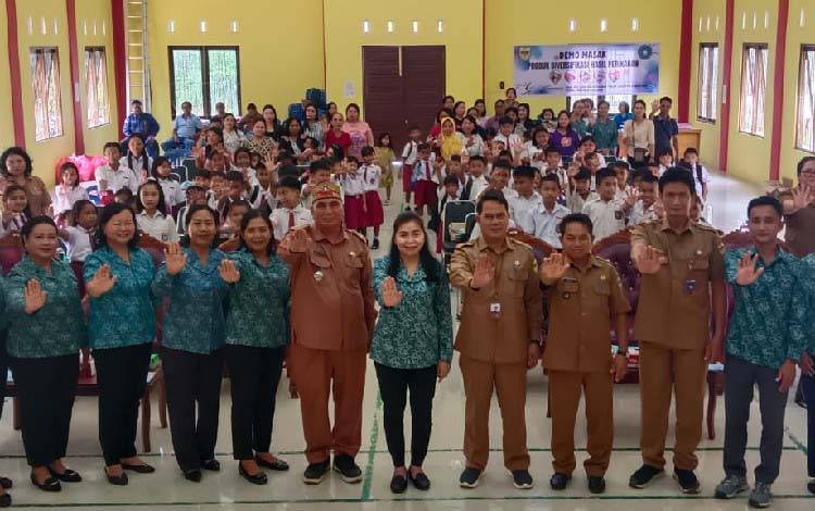 DPKP Kabupaten Gunung Mas saat menggelar Gemarikan yang dilaksanakan di Aula Batu Tunjung, Desa Tumbang Jutuh, Kecamatan Rungan, Selasa, 15 Juli 2025. (FOTO: IST)